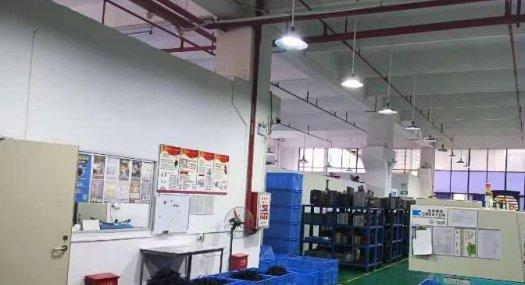 东莞凤岗1200㎡ 厂房出售层高6米 配电315KVA 独院天车30吨 有蒸汽 有燃气 可环评 可分租