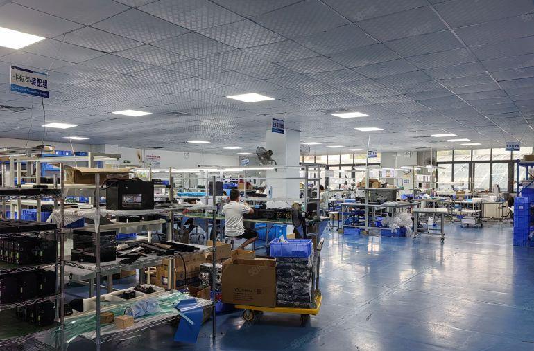 南城天安数码城附近独栋办公楼3300平方，可分租，现成装修