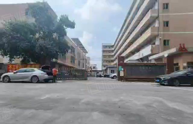 南城水濂山一楼800平二楼1600平厂房出租，带现成装修