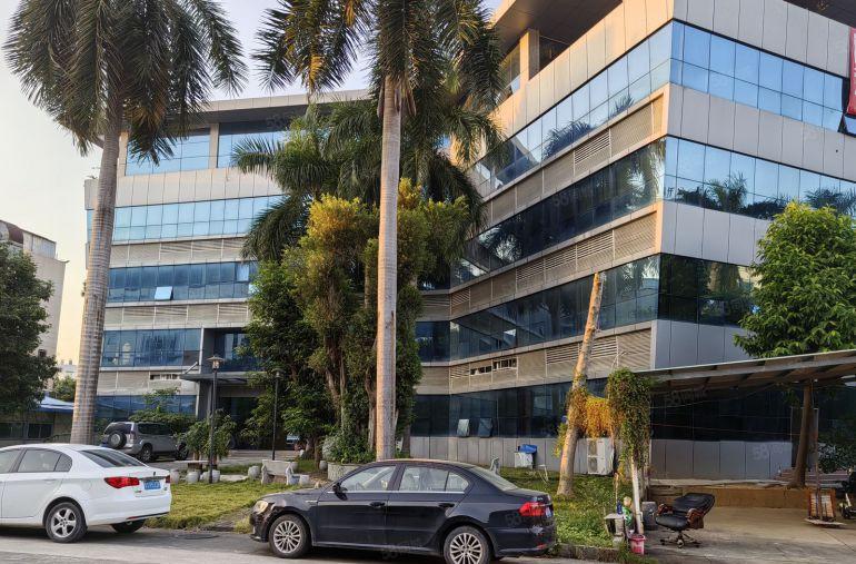 南城车站附近低价独院全新办公楼出租2250平方，独立停车场，