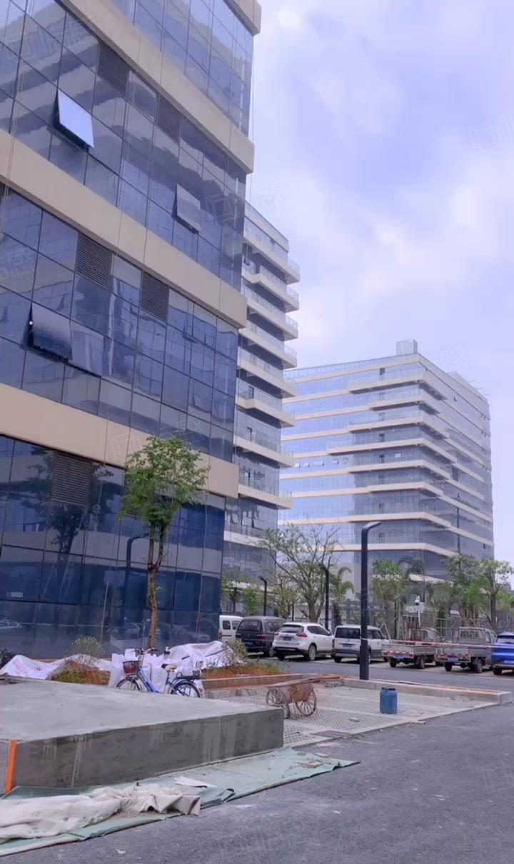 南城原房东厂房出租，每层2200平方，高新产业园，工业用地