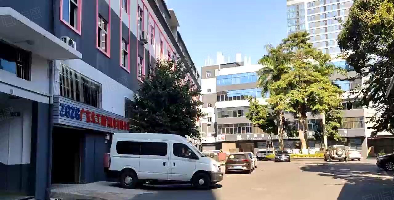 南城车站附近花园式创意园，现成装修，一楼大小面积可分租！