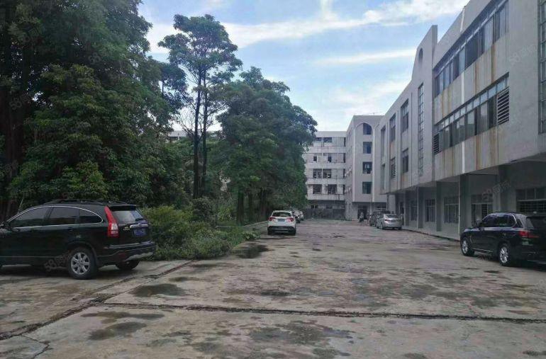 南城西平标准厂房出租二楼500平方，现成装修水电