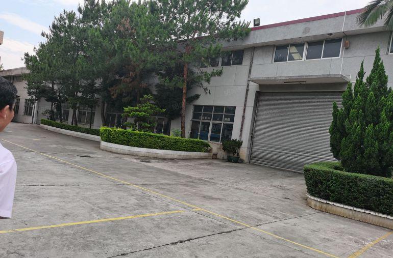 厂房出租单一层1460平 超大空地  带行车