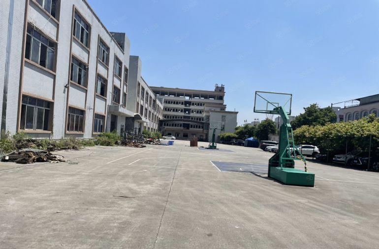 低价厂房出租！东城桑园大马路旁二楼830平，带办公室地坪漆