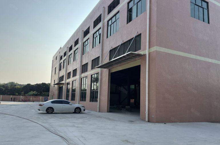 东城桑园一手房东独门独院两层共3500平，免租90天，无公摊