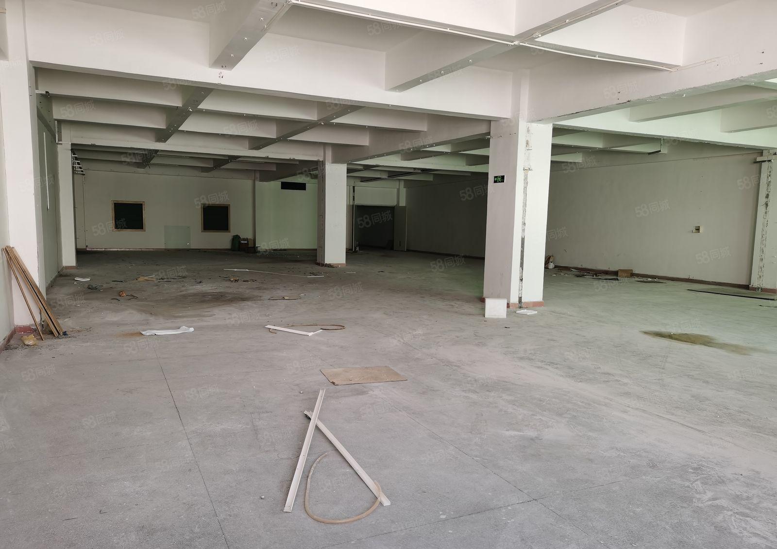 东城周屋新出楼上800平方现成办公室装修