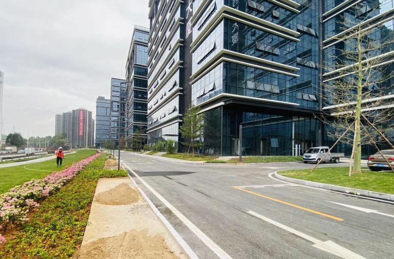 9元可谈东莞东城南城4千平红本厂房一楼仓库出租大小可分租