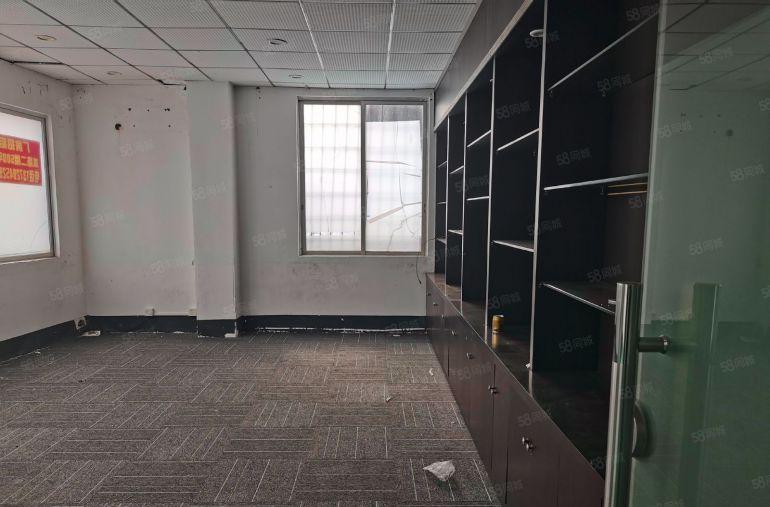 东城主山二楼500平方现成办公室装修