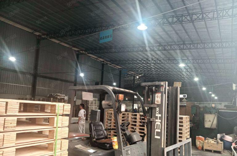 东城单一层独门独院厂房出租5000方，滴水8米，水电齐全。