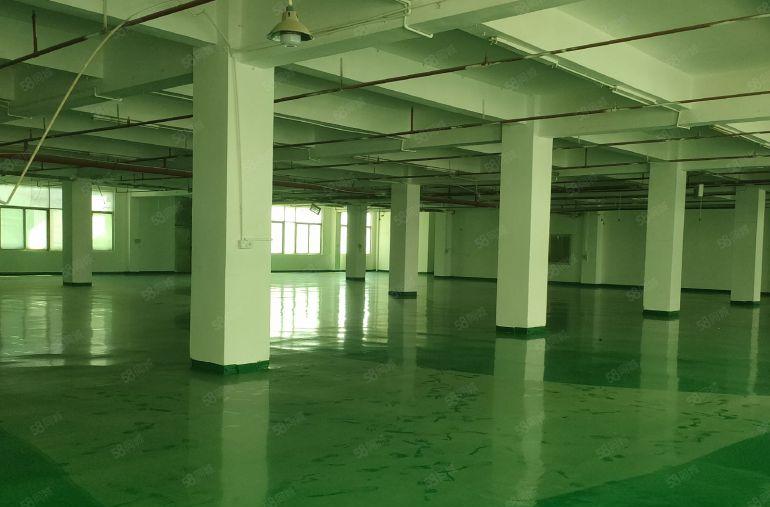 东城周屋独院厂房二楼1700平，现成办公室地坪漆，厂房出租。