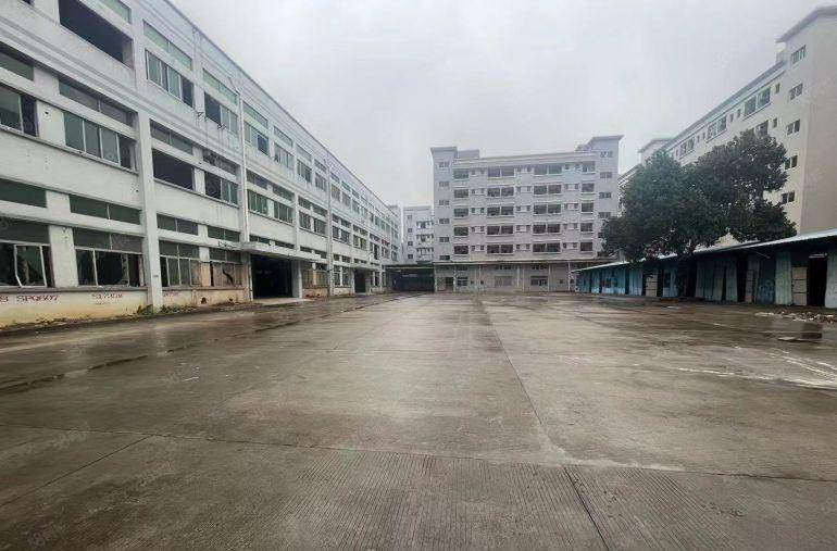 厂房位于东城成熟工业区，交通便利，易招工。空地超大。