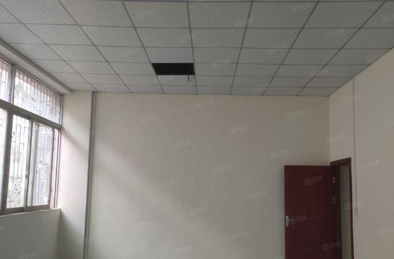 东城温塘独院厂房二楼700平出租，现成办公室装修，低价出租！