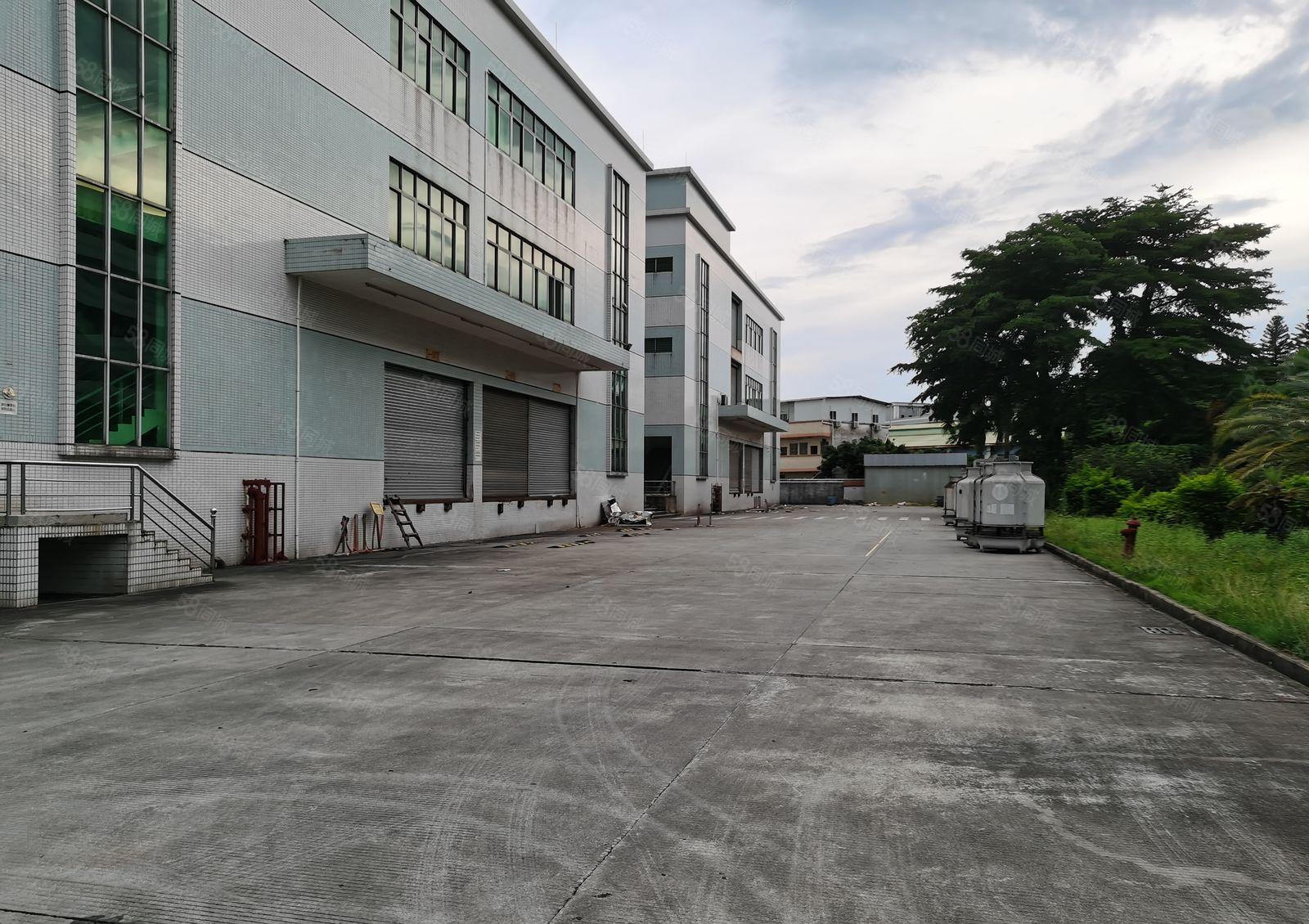 东城牛山外径工业园独门独院厂房一万平，可分租，带电梯！