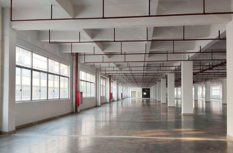 东城同沙原房东楼上2083平方厂房出租，园区形象好，交通便利