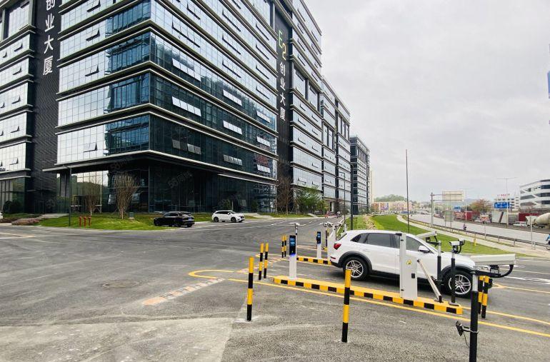 9元可谈东莞东城南城4千平红本厂房一楼仓库出租大小可分租