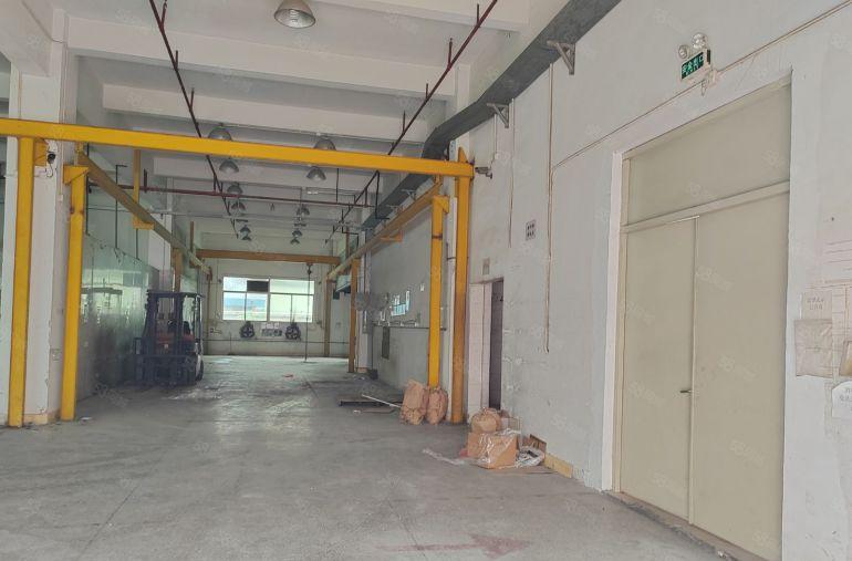 原房东标准独院厂房出租，带现成注塑环评。周边无居民，工业用地