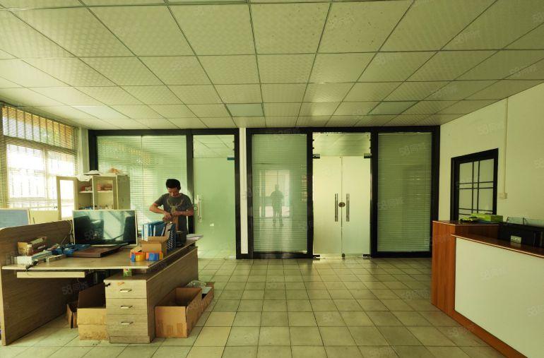 东城温塘砖墙到顶金典小独院2800平方，10米高，可办环评！