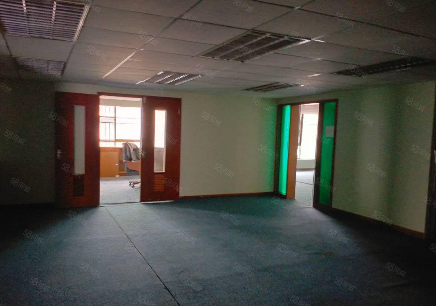 东城独门独院三层厂房总面积共2500方，价格实惠