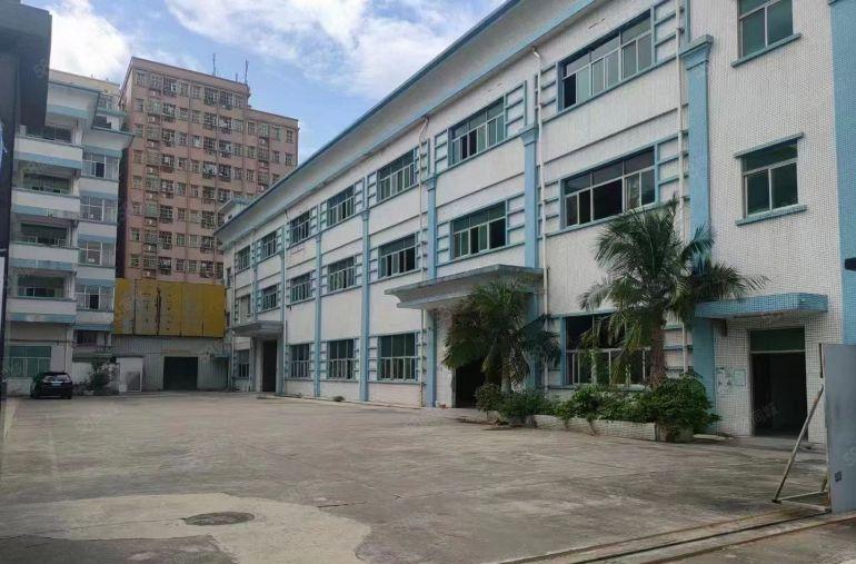 靠高速路口附近独院厂房出租，形象好空地大大小车随意进出