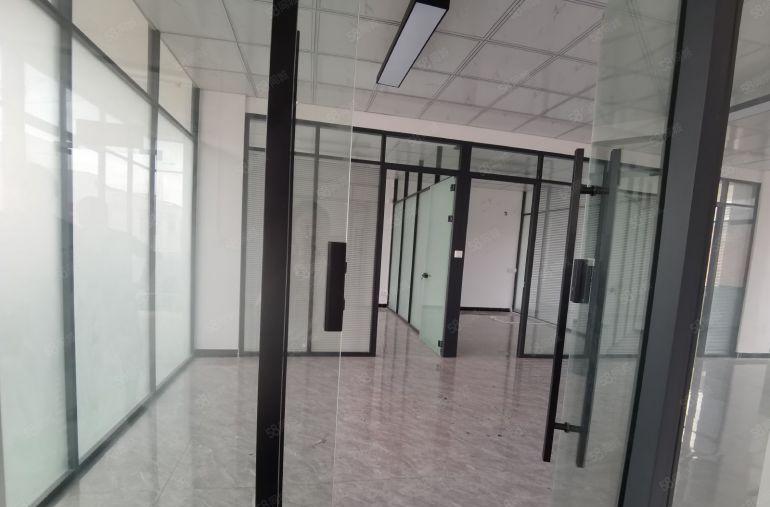 东城新出带豪华装修出租独立一层960平，拎包即可开工水电齐全