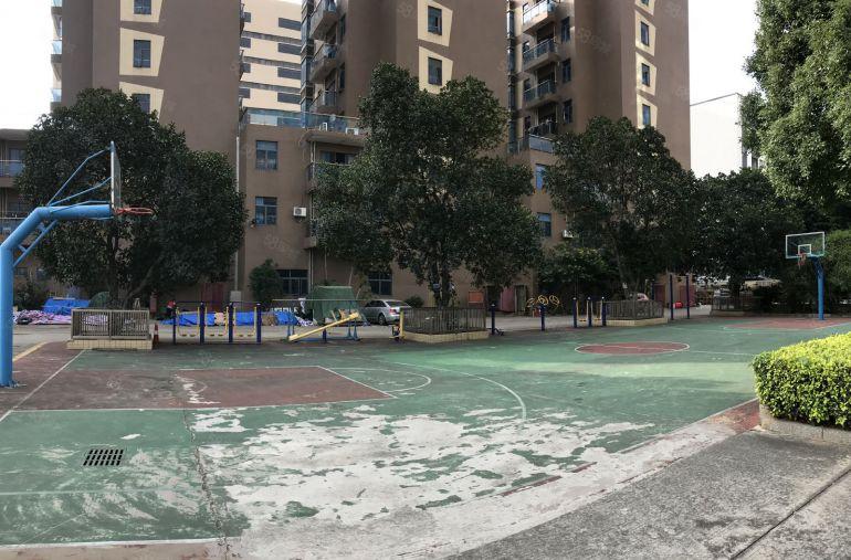 东城科技园临近商圈，厂房面积2700平方可分租，价格优惠实在