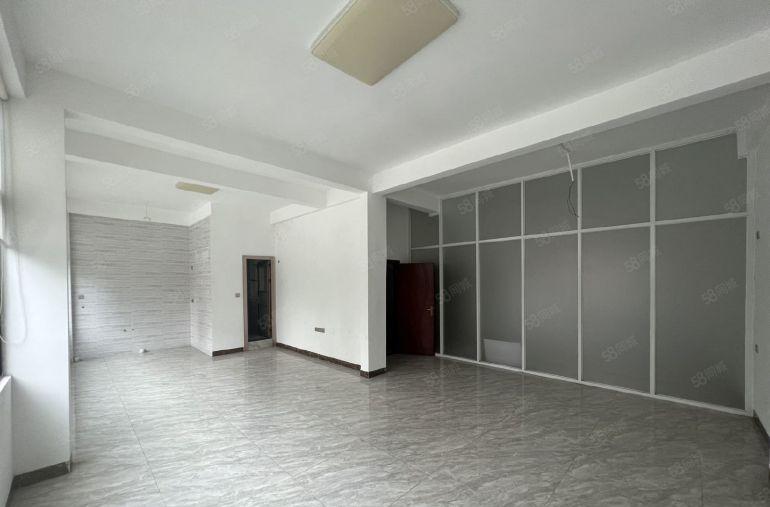 独栋，7500元，停车很方便，但要收费