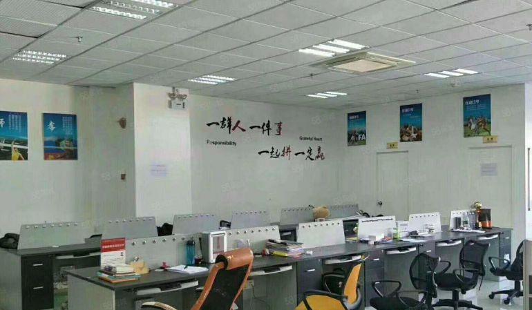 东城主山振兴路标准一楼800平方，现成装修，急租