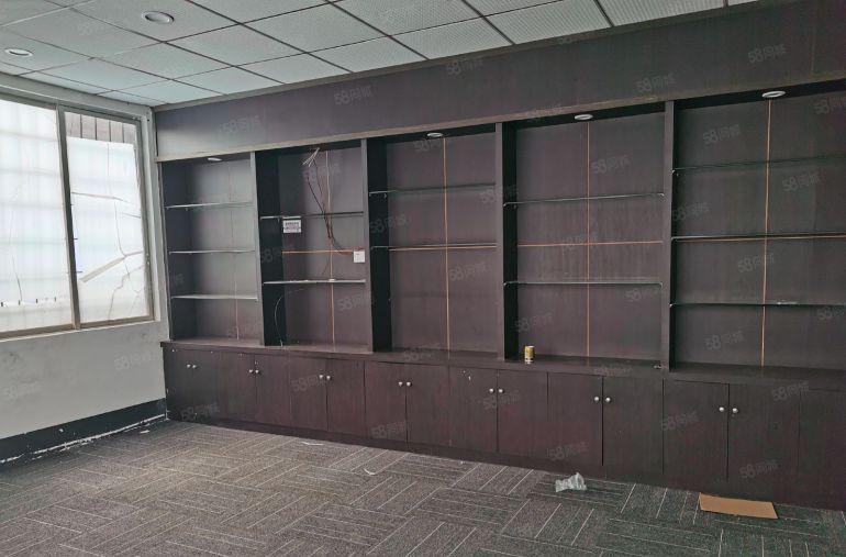 东城主山二楼500平方现成办公室装修