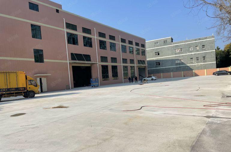 东城桑园一手房东独门独院两层共3500平，免租90天，无公摊