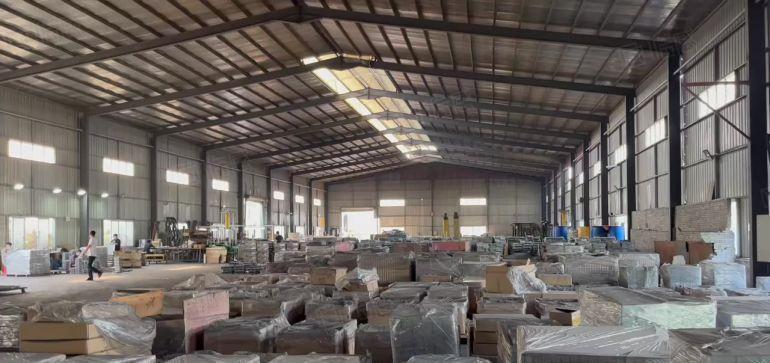 东城新出原房东独院空地可以停飞机，适合机器设备冲压压铸五金类