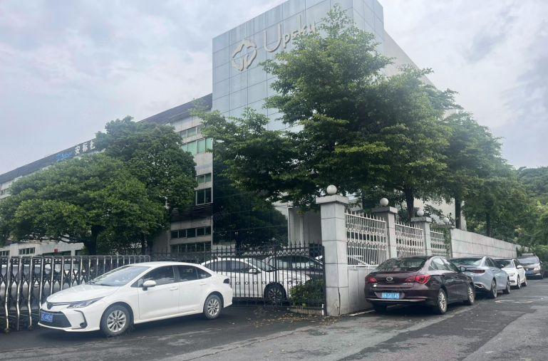 东城桑园工业区二楼整层1000平方起租，有现成豪华装修