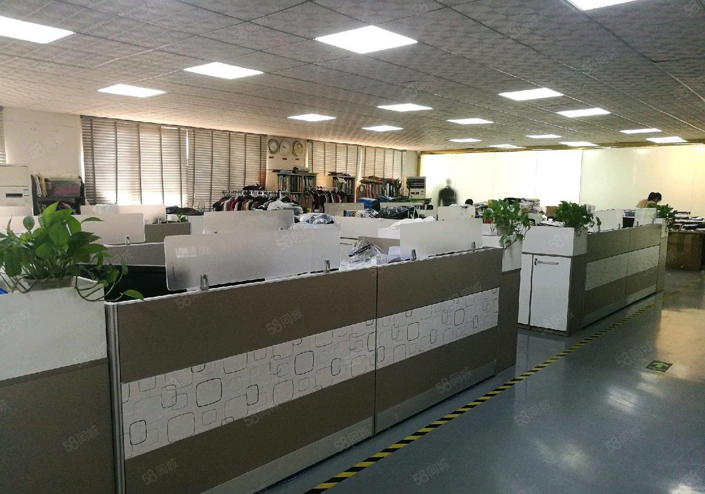 东城温塘路口外贸服装厂转租二楼700平方，精装修，无转让费