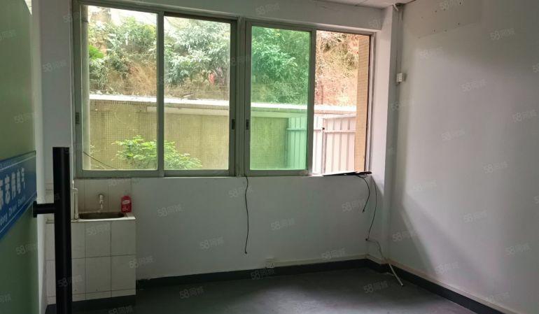 东城温塘一楼600平方，有现成水电办公室齐全，看中！