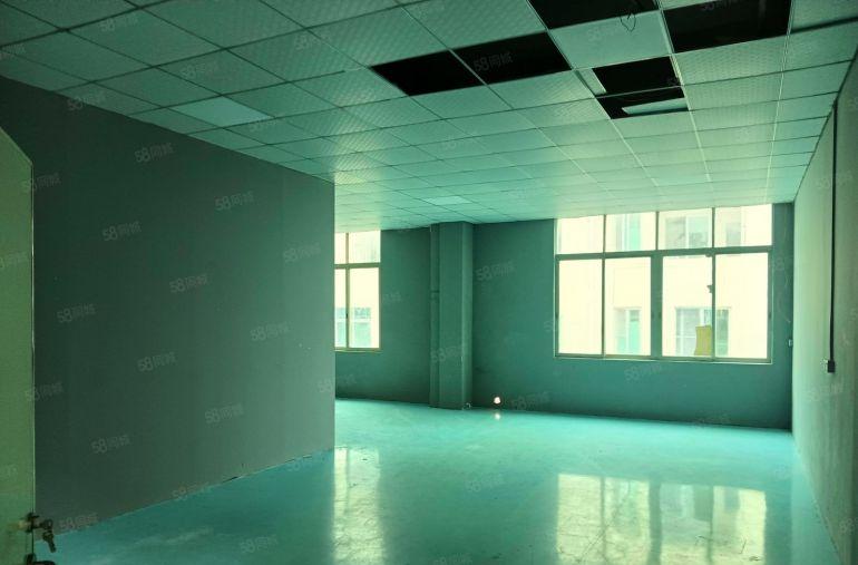 东城靠近寮步厂房出租二楼1800方，水电齐全，可生产