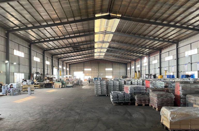 东城新出原房东独院空地可以停飞机，适合机器设备冲压压铸五金类