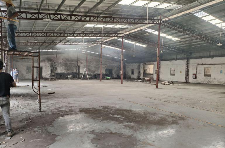 出租独门独院铁皮厂房 现成装修 交通方便 价格好谈