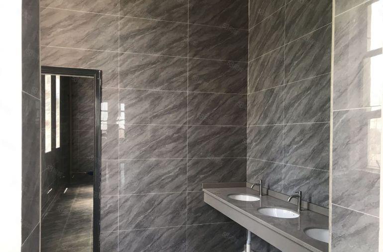 全新国有红本厂房，全新地坪漆有消防一楼层高7米，楼上5米