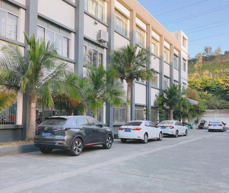 虎门独门独院服装厂房出租，8000平方现成装修！