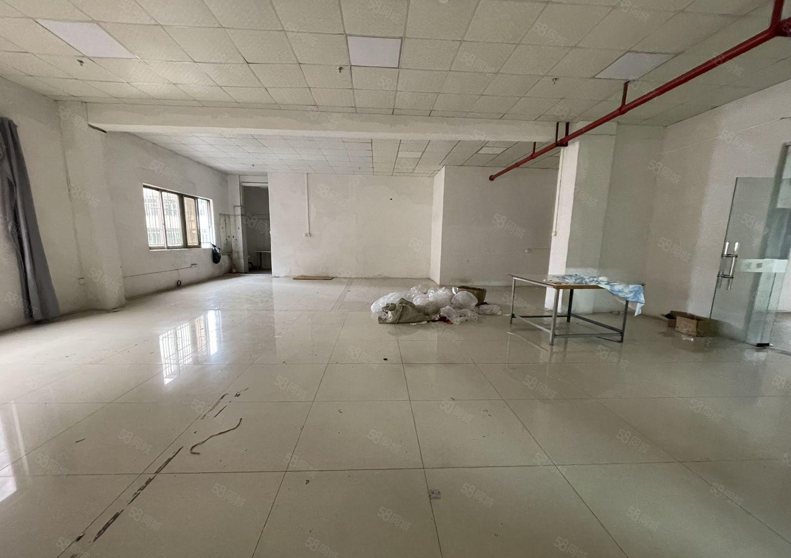 镇口新出楼上600平厂房招租，全新装修，适合电商，小加工等