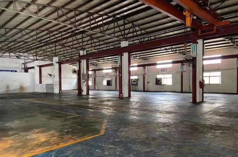 带行车！南栅原房东2300平砖墙到顶 单一层厂房出租！