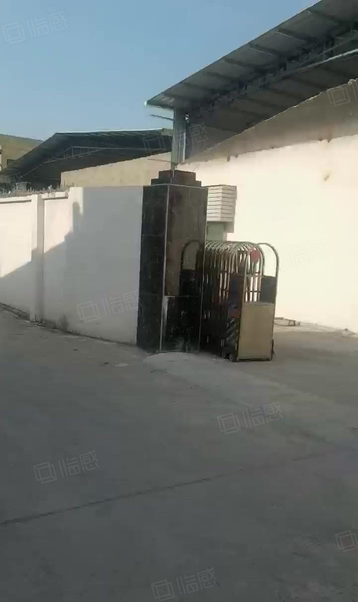 怀德社区空出钢构厂房出租1300（配电500KVA）