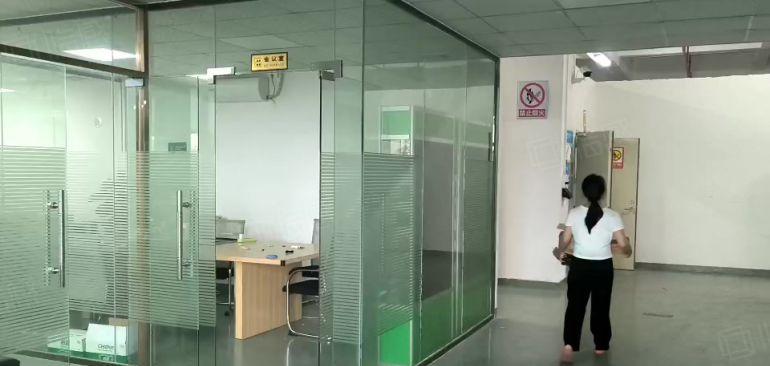 虎门镇赤岗社区楼上800平带红本，带消防喷淋低价厂房出租