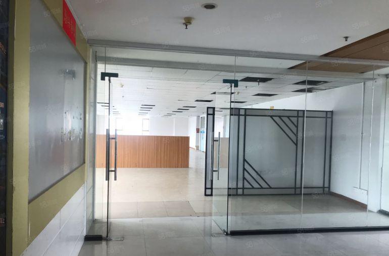 虎门万达广场旁现成电商办公室装修，水电齐全，原房东写字楼