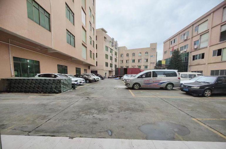 新出现成制衣厂，价格美丽，可分租适合做制衣，加工仓库等