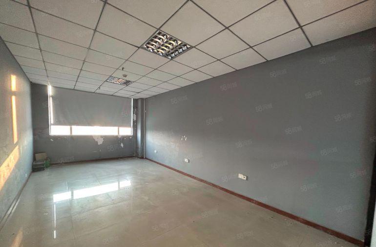 虎门楼上500方带水电装修厂房原房东园区有停车位好招工