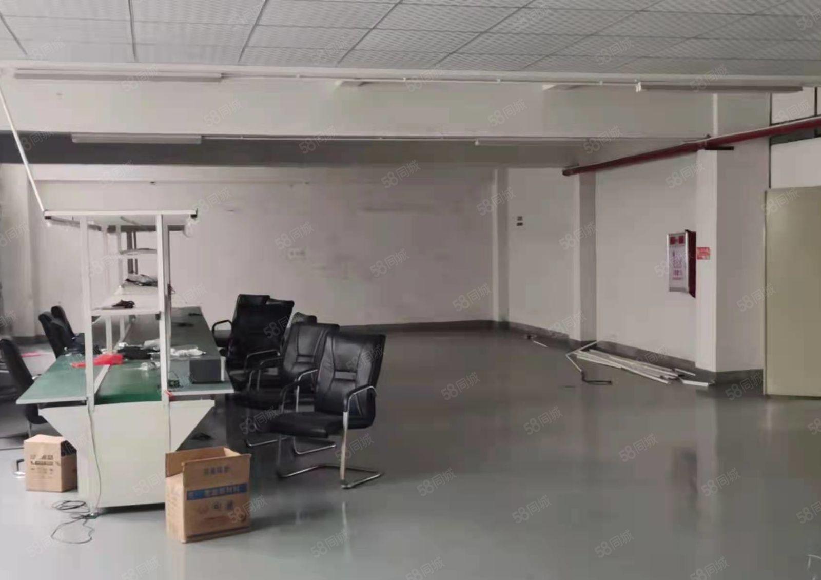 虎门南栅四区新空出楼上1000平方带装修厂房出租 水电齐全！