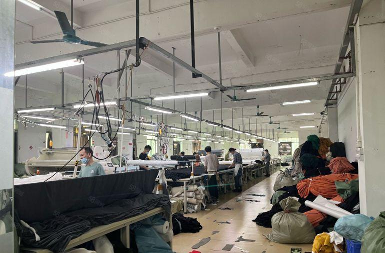 镇口新出楼上一层带有办公室精装修