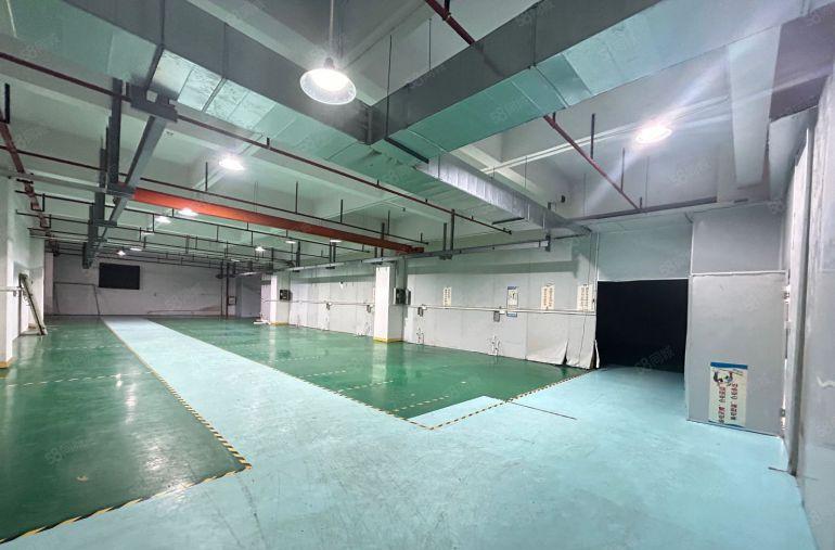 急租虎门居岐楼上厂房1300方带航吊水电齐全园区空地大