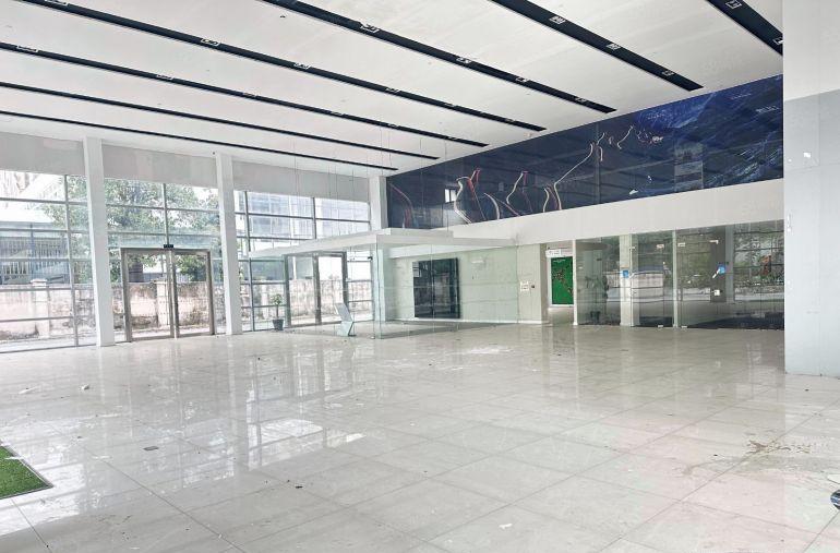 虎门大宁现成4S店招租，豪华装修，空地大，出入方便